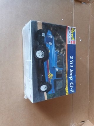 Maqueta Revell 2'n 1 Jeep CJ-7