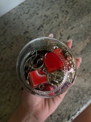 Tarro de bisutería y abalorios