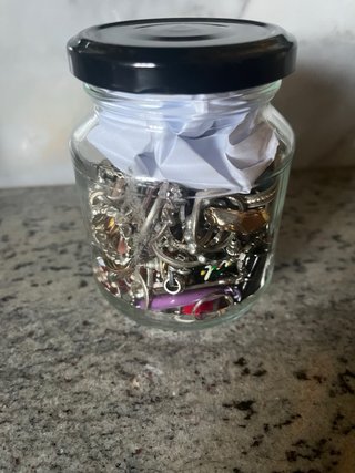 Tarro de bisutería y abalorios