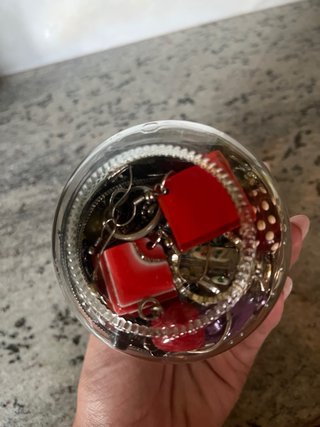 Tarro de bisutería y abalorios