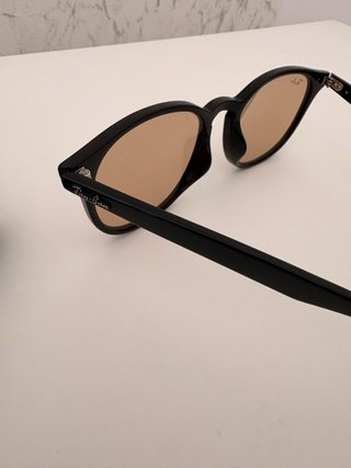 Gafas de sol Ray-Ban negras y marrones