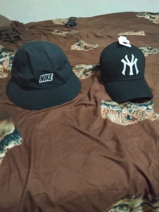 Gorra New York y Sombrero Bucket Nike Negro