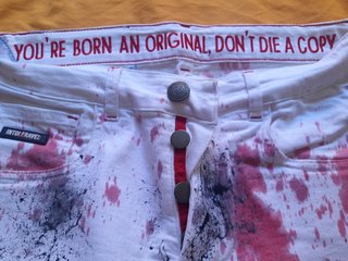 Pantalón vaquero Intoleravel con diseño