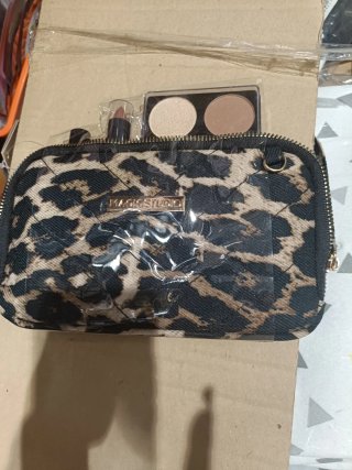 Neceser leopardo Magic Studio con maquillaje