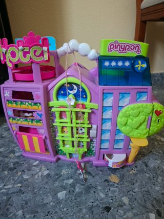 Casa Hotel Pinypon con piscina y accesorios