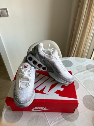 Nike Air Max DN Talla 39 Rojas Blancas Grises