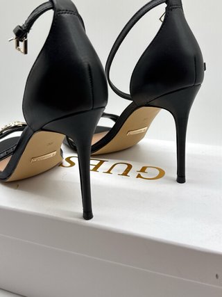 Sandalias Guess Kabrina Negro/Dorado