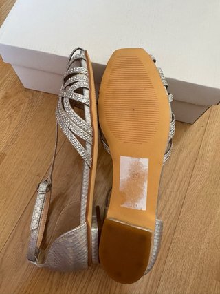 Sandalias Altrimenti plateadas con pedrería