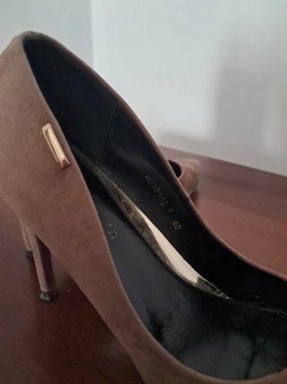 Tacones aguja marrones talla 40