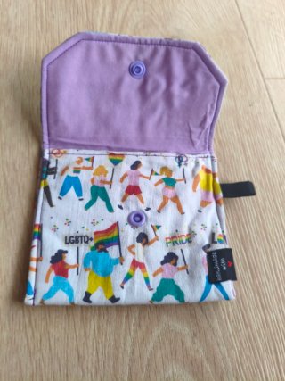 Monedero LGTBIQ+ estampado