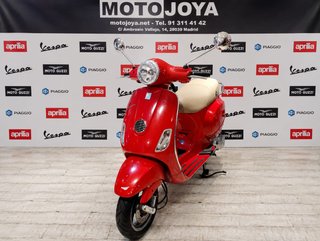 Vespa LX 125 Roja y Beige
