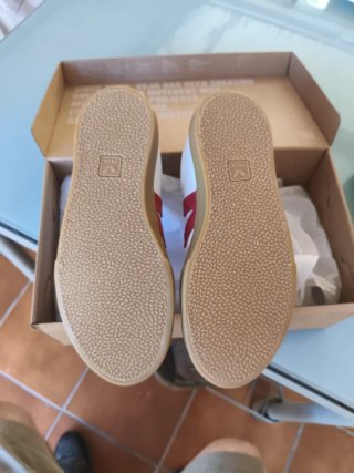 Zapatillas Veja Blancas y Rojas