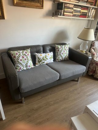Divano a due posti Ikea grigio e multicolore