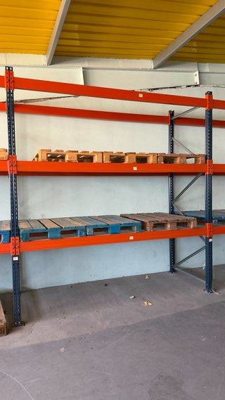 Estantería de paletización metálica y madera