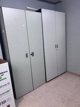 Mobiliario de oficina madera y metal