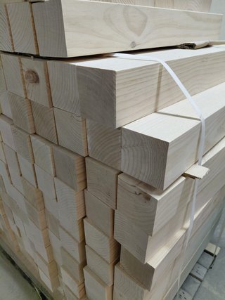 Taburetes, sillas, mesas de madera.Barato