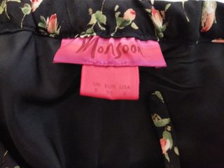 Falda Monsson floral negra y rosa