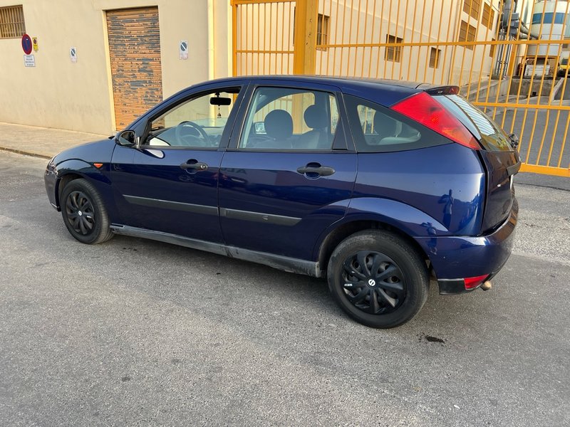 Ford Focus 2003 - foto 1