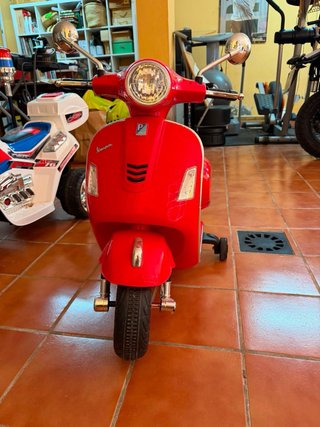 Vespa Roja Scooter Eléctrica Infantil