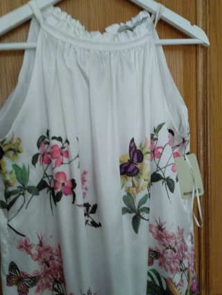 Vestido blanco estampado floral y mariposas