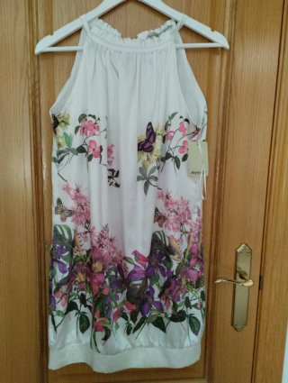 Vestido blanco estampado floral y mariposas