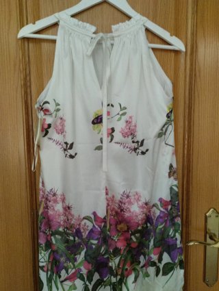 Vestido blanco estampado floral y mariposas