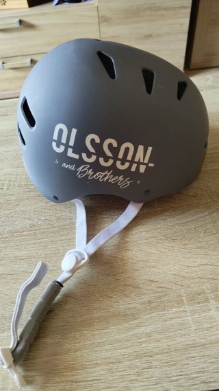Casco Olsson and Brothers gris