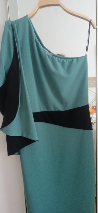 Vestido evento un hombro descubierto
