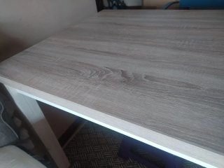 Mesa de comedor de madera.