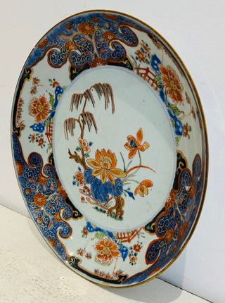 Plato Imari en porcelana. China Qianlong. S. XVIII