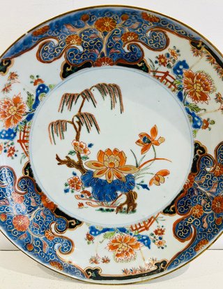 Plato Imari en porcelana. China Qianlong. S. XVIII