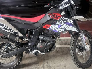Aprilia 125 Enduro - ¡Menos de 1000km!