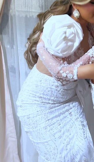 Vestido elegante blanco con pedrería