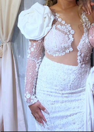 Vestido elegante blanco con pedrería