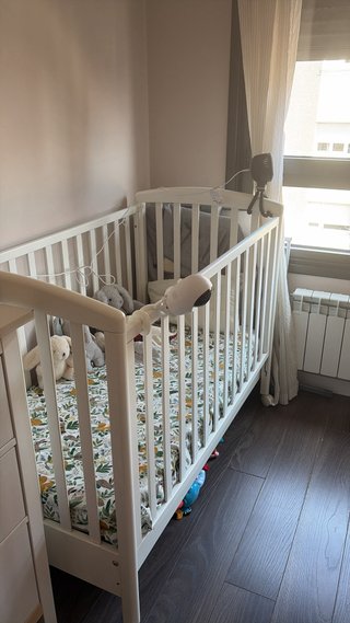 Cuna blanca para bebé