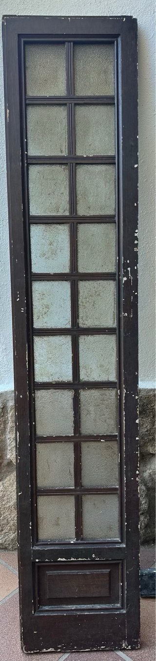 Puertas antiguas de madera y cristales