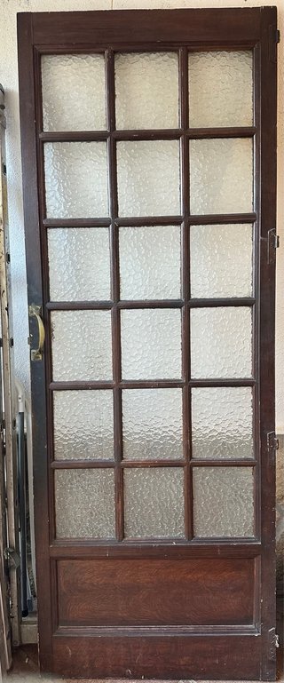 Puertas antiguas de madera y cristales