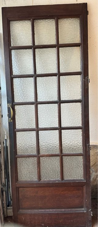 Puertas antiguas de madera y cristales