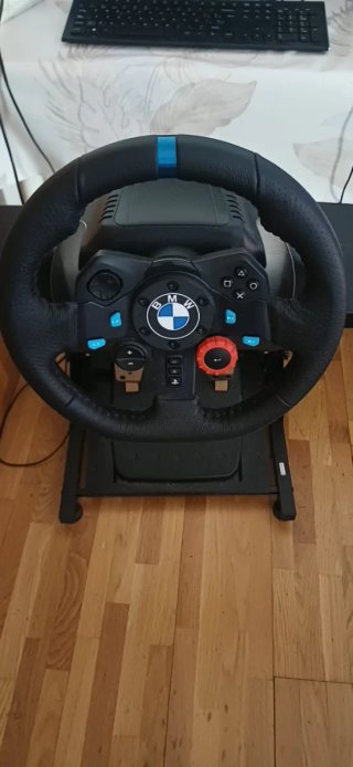 Volante G29 con pedales y marchas