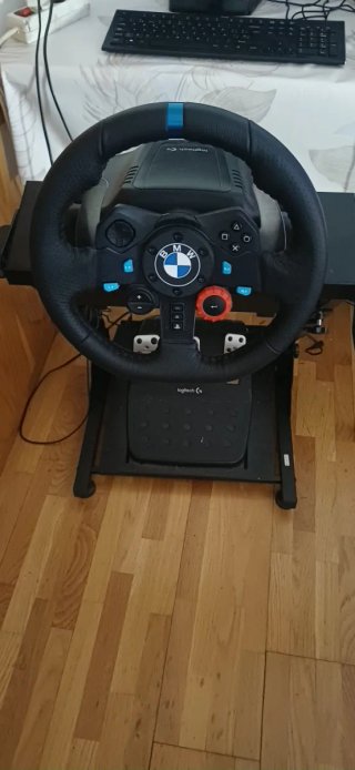 Volante G29 con pedales y marchas