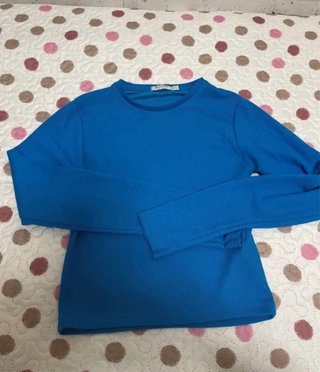 Top Stradivarius azul manga larga