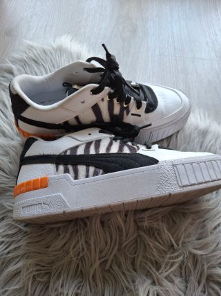 Zapatillas Puma Blancas y Negras