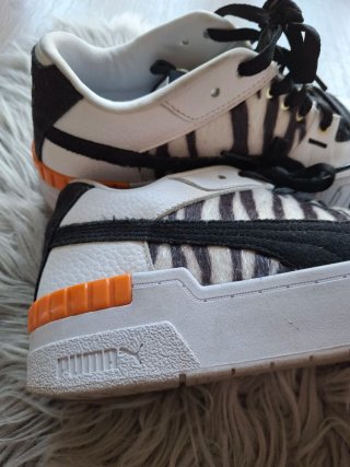 Zapatillas Puma Blancas y Negras