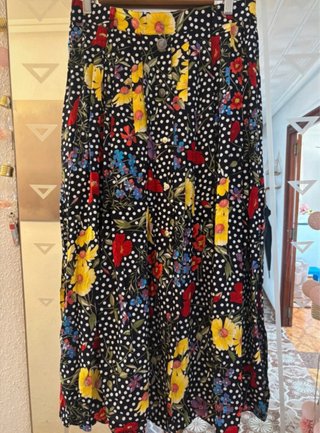 Falda larga estampada flores y lunares