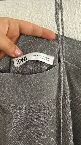 Vestido Zara plateado palabra de honor manga