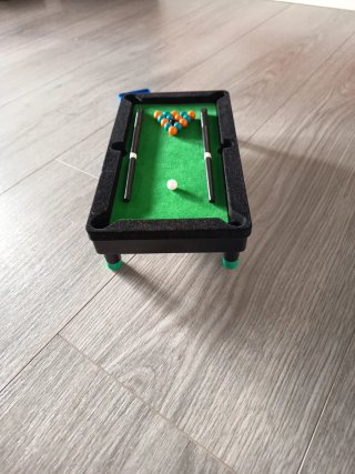 Mini mesa billar perfecto estado, caja defectuosa.
