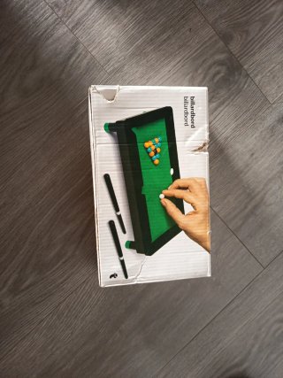 Mini mesa billar perfecto estado, caja defectuosa.