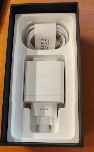 Oppo Find X5 Bianco 5G + Caricabatterie + 4 Custodie