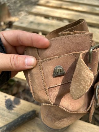 Botas de piel marrones con hebillas