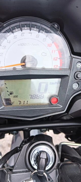 Kawasaki Versys Adventure Blanca